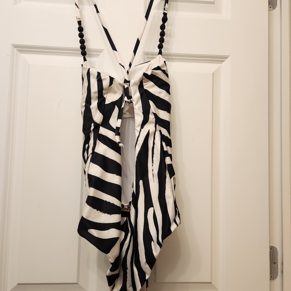 Milonga Zebra Over The Shoulder One Piece Swimsuit - Picture 6 of 11